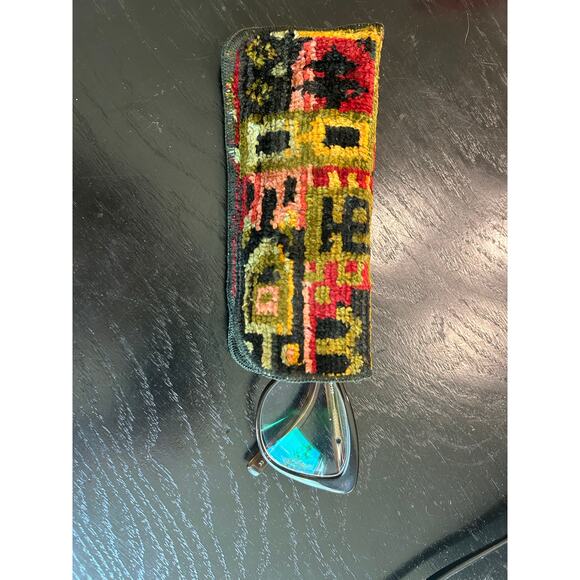 Vintage soft fabric tapestry- glasses case- retro- some wear MCM - red black - Picture 3 of 7